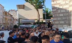 Motosikletiyle refüje çarpıp ölen kuryenin kardeşi de 4 yıl önce motosiklet kazasında ölmüş (2)