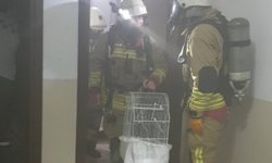Mutfaktaki ocak alev aldı, apart bina tahliye edildi