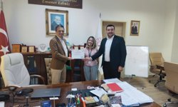 Nefes borusuna şeker kaçan Mina'yı, hemşire Heimlich manevrasıyla kurtardı