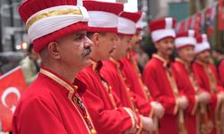 New York'ta 'Türk Günü Yürüyüşü' için bayrak çekme töreni