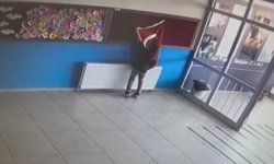 Öğrencilerin bayrak hassasiyeti kamerada