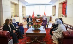 Özgür Özel, 'Barış Anneleri'ni kabul etti