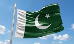 Pakistan'da yolcu otobüsü şarampole yuvarlandı: 4 ölü, 26 yaralı