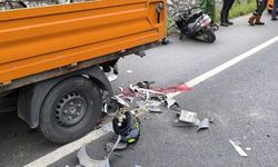Park halindeki kamyonete çarpan motosikletin sürücüsü öldü