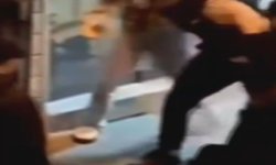 Pendik'te sokaktaki grubun tek kişiye saldırısı kamerada