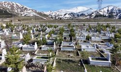 Peyzaj mimarlığını bitirdi, mezar tasarımı ve bakımını yapıyor