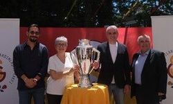 Şampiyonluk kupası bayramda Galatasaraylılar Yurdu'nda buluştu
