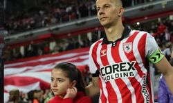 Samsunspor'da 1 antrenör ve 4 futbolcuyla yollar ayrılıyor