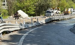 Sarıyer'de bariyerlere çarpan karavan sürücüsü hayatını kaybetti