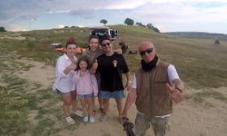 Saros'un güzelliklerini paramotorla keşfediyorlar