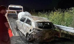 Seyir halindeki otomobil alev alev yandı