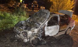 Seyir halindeki otomobil yandı, sürücü kaçtı