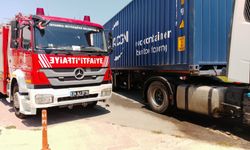 Silivri'de TIR'ın yakıt deposu delindi; mazot 1 kilometre boyunca yola aktı