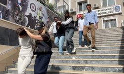 Sultanahmet'te tramvayda hırsızlık yapan yabancı uyruklu 3 kadın yakalandı