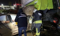 Taklalar atan otomobilin biçerdövere çarptığı kaza kamerada; 1 yaralı