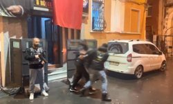 Taksim'de masadaki dizüstü bilgisayarı çalan şüpheli yakalandı