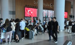 Tatilcilerin dönüşü başladı; İstanbul'daki havalimanlarında 2 bin 470'in üzerinde uçuş bekleniyor
