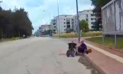 Tekerlekli sandalyesinin aküsü biten hasta kadını zabıta ekipleri hastaneye ulaştırdı