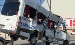 TIR ile çarpışan işçi servisi devrildi: 8 yaralı