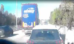 TIR'ın çarptığı uzman çavuş yaralandı; kaza kamerada