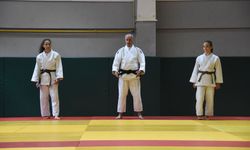 Tokalaştığı antrenörün gücünü fark edip tavsiyesiyle judoya başlayan Elif'ten 'altın' başarı