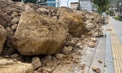 Tokat'ta taşkın riskine karşı dev kayalarla 9 kilometrelik set çekildi