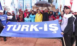 TÜRK-İş'ten Taksim Cumhuriyet Anıtı önünde 1 Mayıs açıklaması