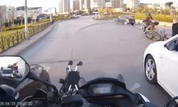 Ümraniye'de yaya geçidinden kırmızı ışıkta geçen bisikletliye otomobil çarptı; kaza kamerada