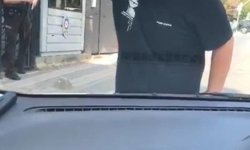 Üsküdar'da önünü kestiği aracın camını yumrukladı; 'Karakola gel' diye bağırdı