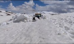 Van'ın İran sınırında 3 metreyi aşan karla mücadele