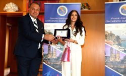 İtalya'da Eva Murati'ye ödülü Dündar Kesaplı verdi