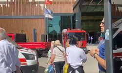 12 katlı otelin çatı katında çıkan yangında 10 kişi dumandan etkilendi
