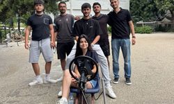 60 kişilik bölümünün tek kadın öğrencisi Bahar'ın mezuniyet sevinci