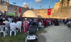 A Milli Futbol Takımı'nın Paraguay maçı Yedikule Hisarı'nda izlendi / Fotoğraf eklendi
