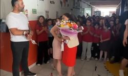 Alkışlarla uğurlanan 41 yıllık öğretmen gözyaşlarını tutamadı