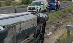 Ankara'da otomobil, refüje çarpıp takla attı: 2 yaralı