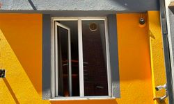 Aparttaki odasında ölü bulundu
