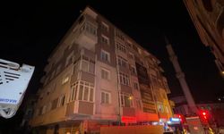 Avcılar'da merdiveni çöken ve kolonlarından sesler gelen 5 katlı bina tahliye edildi