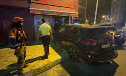 Avcılar'da otomobilin çarptığı cip köfteciye girdi