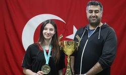 Babasının tavsiyesiyle kick boksa başlayan Olcay İrem, dünya şampiyonu oldu