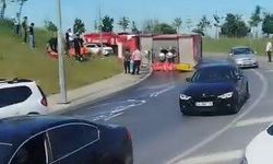 Bağcılar'da itfaiye aracı devrildi -1