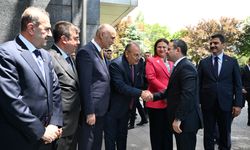 Bakan Gürlek, HSK üyeleri, birim amirleri ve bakanlık personeliyle bayramlaştı