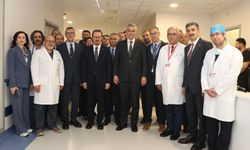 Bakan Memişoğlu'ndan yerli kalp-akciğer makinesiyle ameliyat olan hastaya ziyaret