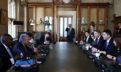 Bakanlar Kurum ve Bayraktar, Londra'da BM Genel Sekreteri Guterres ile görüştü