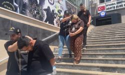 Başakşehir'de marketteki müşterinin altın ve döviz dolu çantasını çalan 2 şüpheli tutuklandı