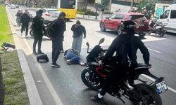 Beşiktaş'ta motosiklet iki kadına çarptı; kaza kamerada