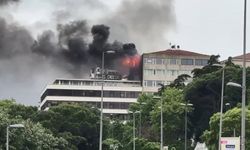 Beyoğlu'nda 5 katlı binanın çatı katında yangın -1