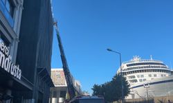 Beyoğlu'nda 6 katlı binada tadilat sırasında çıkan yangın söndürüldü