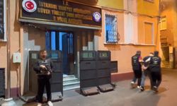 Beyoğlu'nda park halindeki motosikletlerin kasklarını şüpheli yakalandı