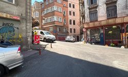 Beyoğlu'nda patlayıcı bırakılan sokaktaki bina, araç ve iş yerlerinde hasar oluştu